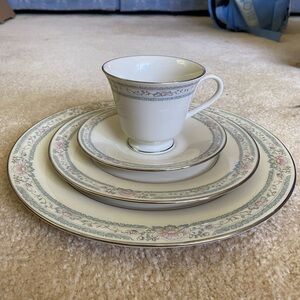 Lenox Charleston Dinner 4 piece setting.